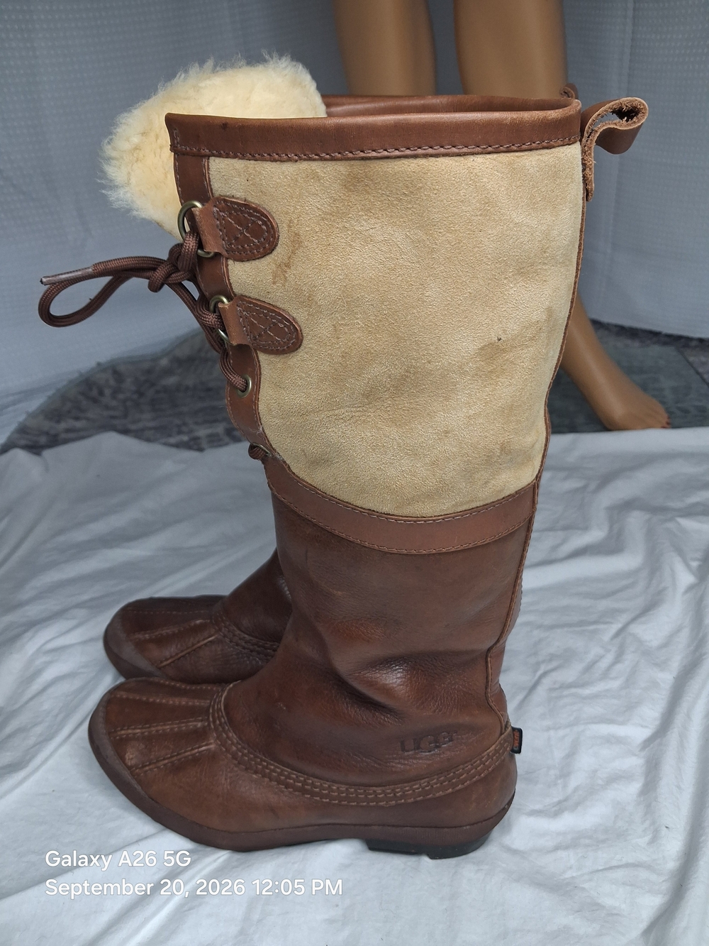 UGG Women’s Brown & Cream Australia Belcloud 14 " Sheepskin Lace-Up Boots Sz8